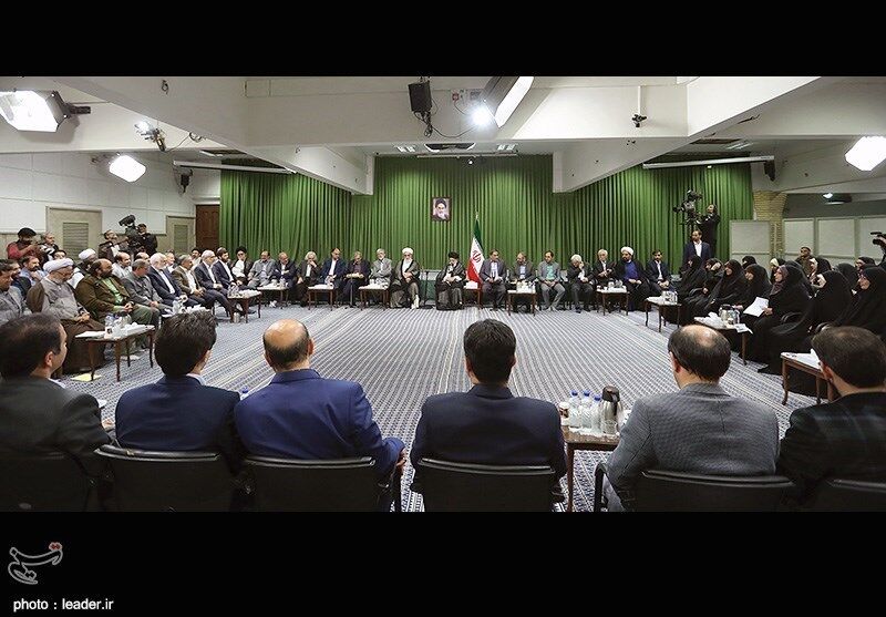 دیدار جمعی از شاعران و اهالی فرهنگ و ادب با رهبر معظم انقلاب