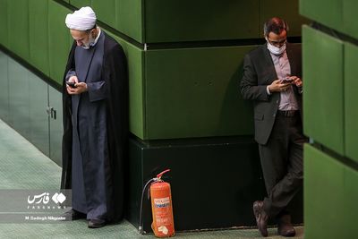 نسخه مجلس برای مقابله با نفوذ/ نصیرپور: تکنولوژی تنها عامل نفوذ نیست/ منادی: موبایل‌ها مثل جاسوس عمل می‌کنند