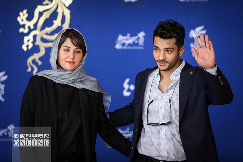 سلفی ساعد سهیلی و همسرش با مردم در جشنواره فیلم فجر+ عکس
