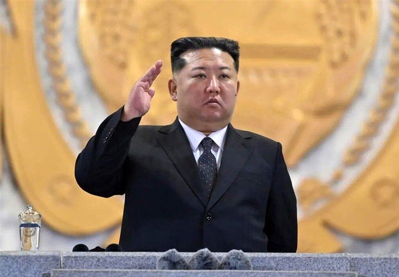 رزمایش موشکی کره شمالی/ کیم جونگ اون نظاره گر تمرین توپخانه دوربرد + عکس