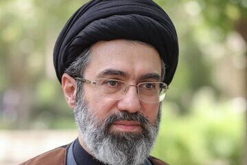قابی دیده نشده از رهبر انقلاب در دوران جوانی+ عکس
