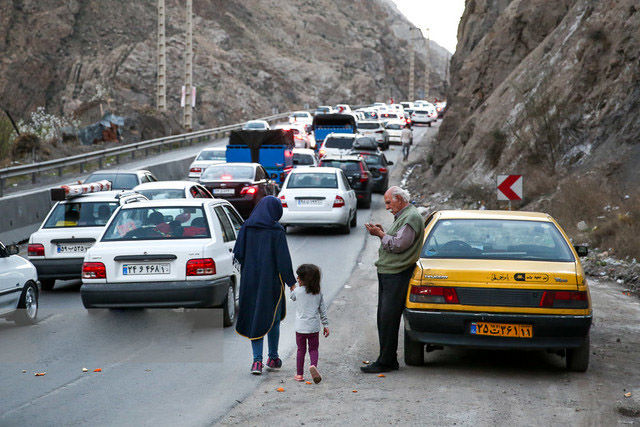 جاده‌ های ۱۰ استان بارانی و برفی است