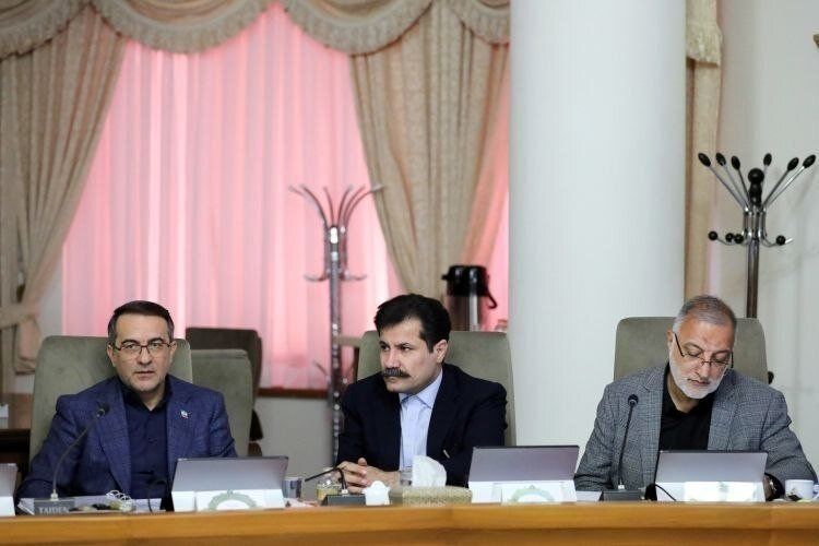 تصاویری از جلسه هیئت دولت/ سرپرست وزارت دفاع با لباس سپاه به دولت رفت/ زاکانی هم بود