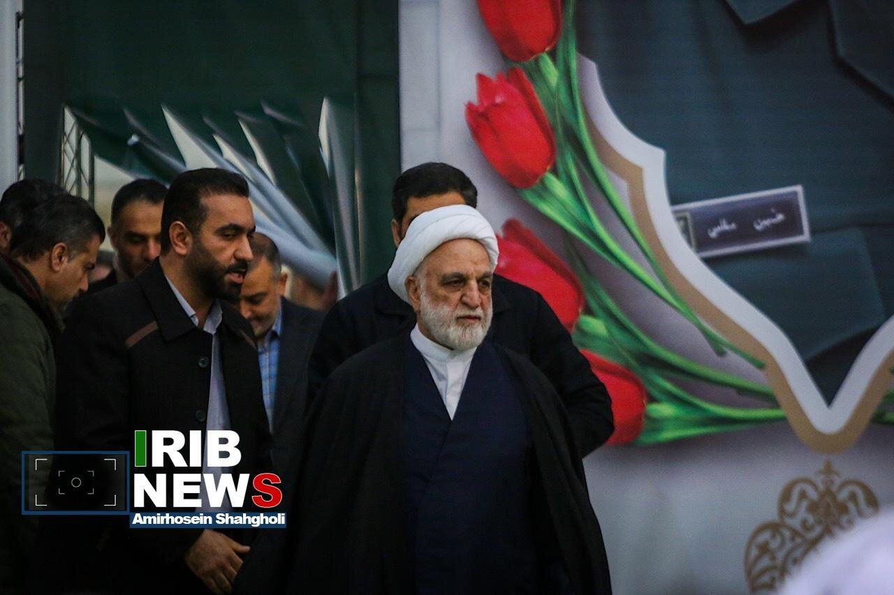 مراسم بزرگداشت سردار سلیمانی؛ از حضور پزشکیان و محسنی اژه ای تا حجاب متفاوت یک خانم در مراسم + تصاویر