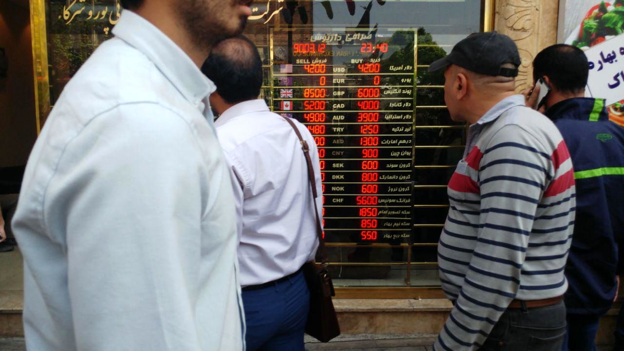 سقوط 700 تومانی دلار در بازار تهران
