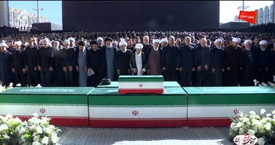 اقامه نماز بر پیکر رهبر شهید انقلاب و خانواده ایشان توسط آیت‌الله سبحانی | فرزندان رهبر شهید هم حضور دارند | سه نماز میت اقامه خواهد شد