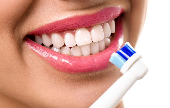 چرا نباید بلافاصله پس از هر وعده غذایی مسواک بزنیم؟