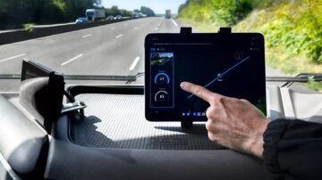 این اتوبان خودروهای برقی را شارژ می‌کند!