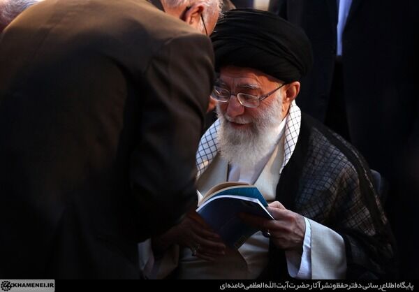 دیدار شاعران با رهبری