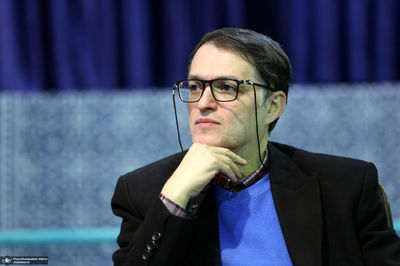 محمد قوچانی: عبدالکریم سروش همچنان نسخه قناعت و پاکسازی دانشگاه می‌پیچد | او تسلیم موج نئومارکسیسم شده است | سروش به زبان چپ سخن می‌گوید و نظام بازار آزاد رقابتی را با برچسب کاپیتالیسم توضیح می‌دهد