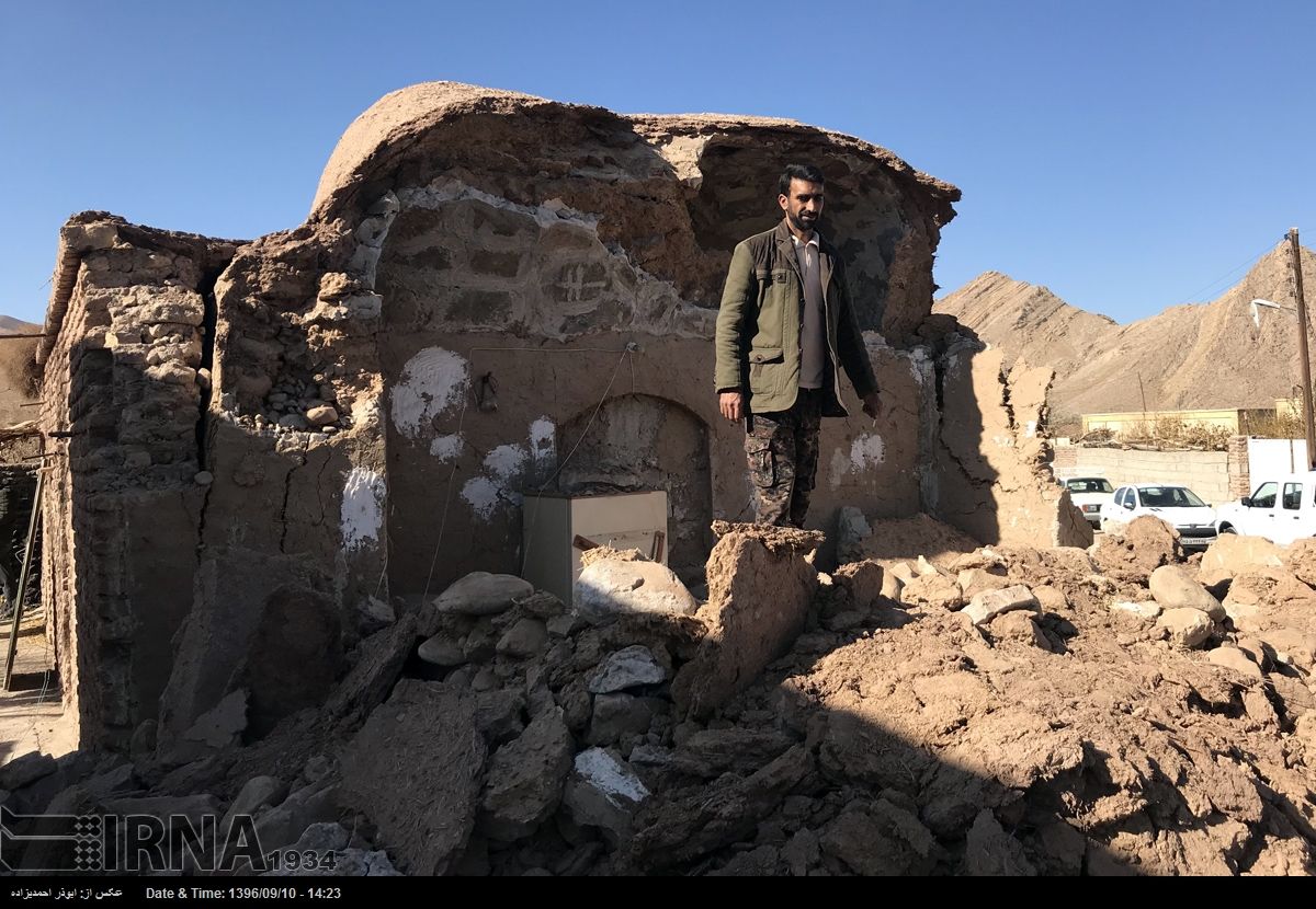 تصاویر تخریب خانه‌های قدیمی ساز در جریان زلزله کرمان