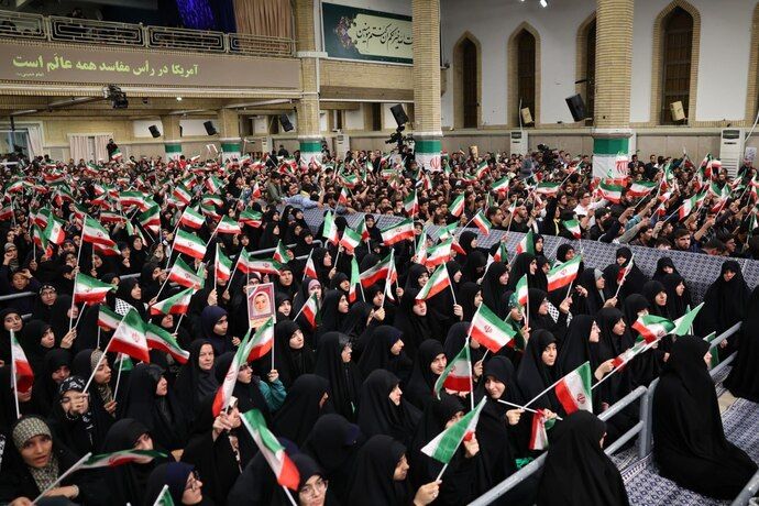 تصاویری خاص و دیدنی از دیدار دانش آموزان با رهبر انقلاب 8