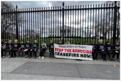 اعتراضات ضد جنگ به جلوی کاخ سفید رسید+عکس