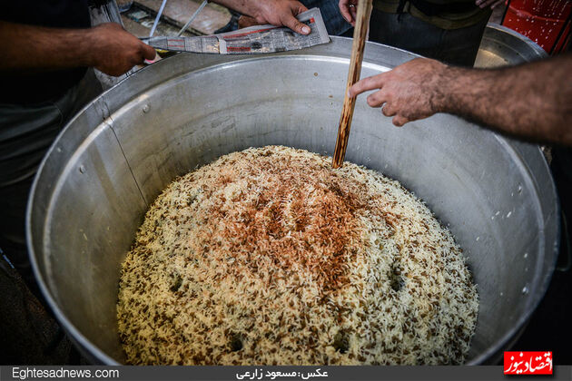 تهیه غذای نذری در شرق تهران (گزارش تصویری)