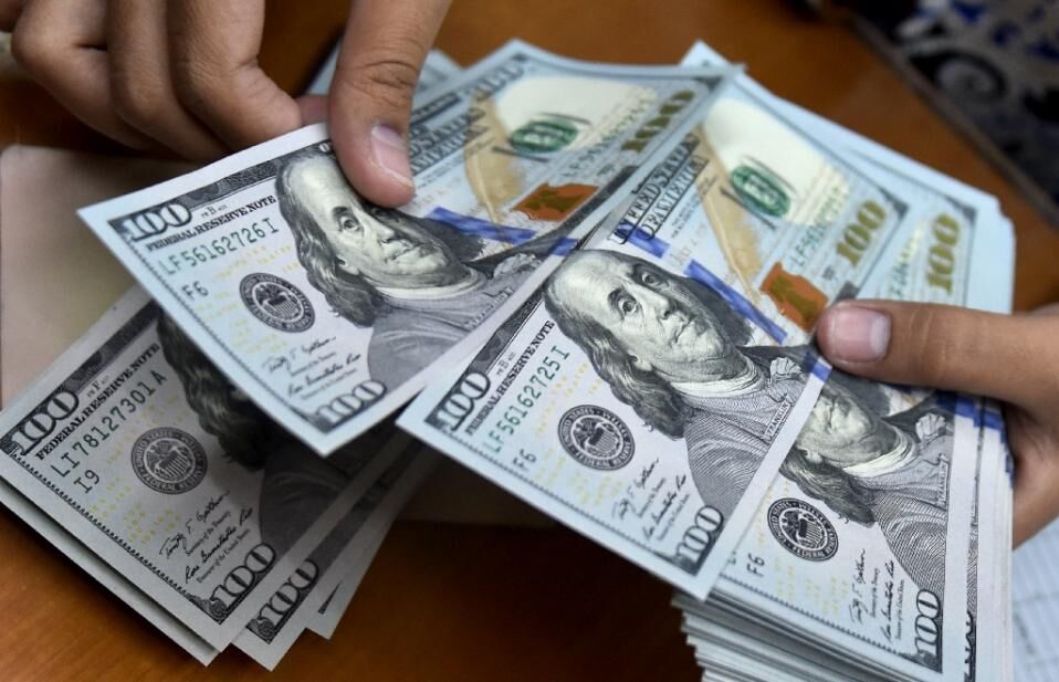 کاهش نرخ رسمی ارز در بانک مرکزی
