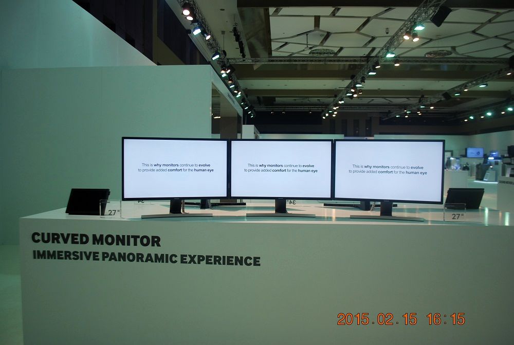 رونمایی سامسونگ از مانیتورهای یو.اچ.دی و خمیده جدیدش