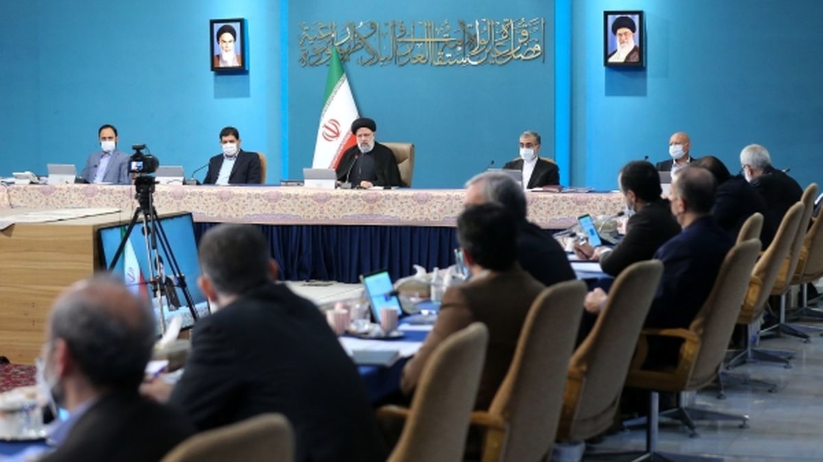 روزنامه همشهری: میزان رضایت از عملکرد دولت سیزدهم 44 درصد است
