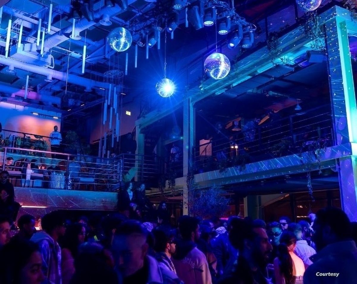 اولین کلوپ شبانه در عربستان سعودی با دی جی و موسیقی + عکس