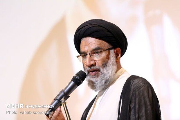 انتقاد تند یک امام جمعه از جشنواره فیلم فجر / نباید شاهد چنین جشنواره هایی در نظام جمهوری اسلامی باشیم 