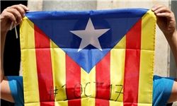 همه پرسی استقلال کاتالونیا به خشونت کشیده شد / مصادره صندوق های رای از سوی پلیس + عکس