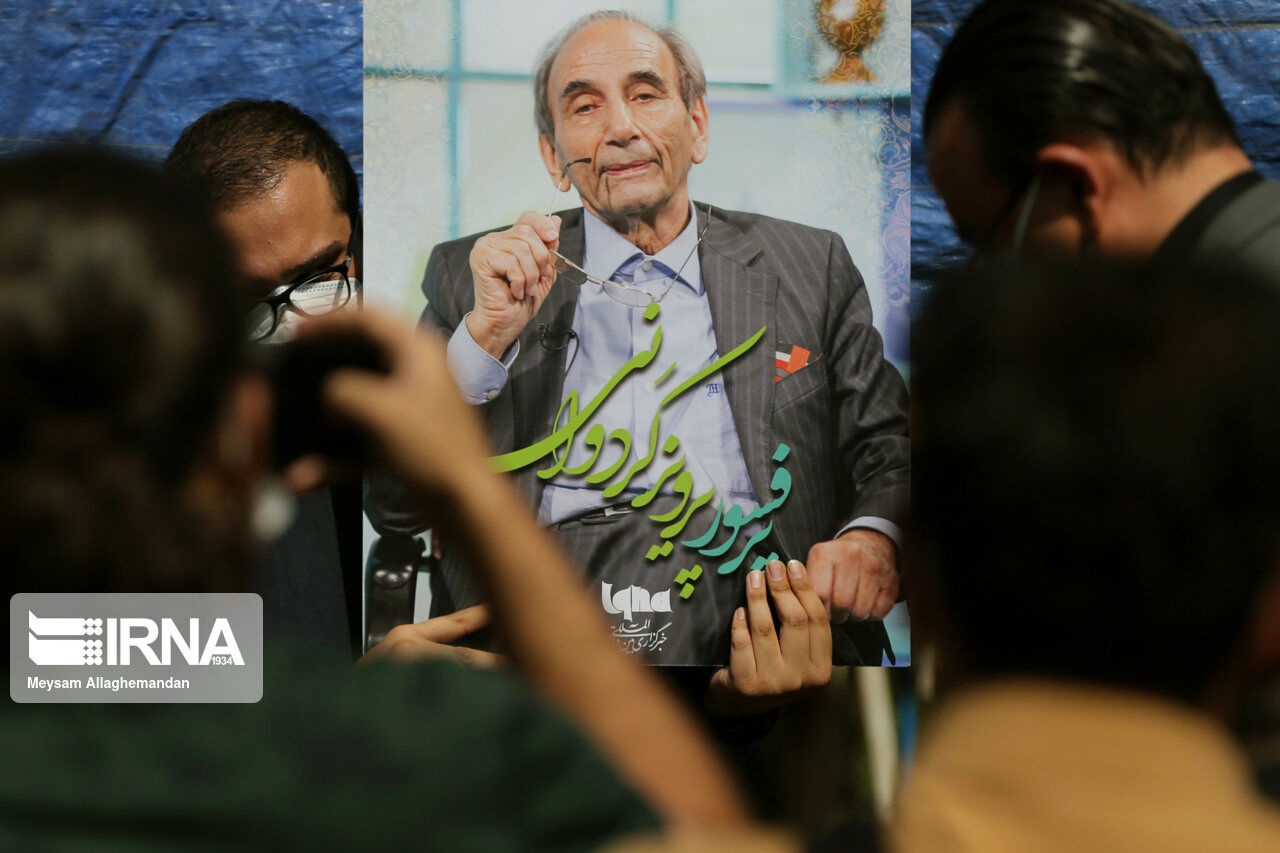 تصاویر| مراسم تشییع و خاکسپاری پدر کویرشناسی ایران

