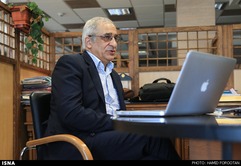 خطر جهش ارزی در کمین دولت/دولت روحانی در بازار ارز راه احمدی‌نژاد را دنبال می‌کند / 20 تا 30 میلیارد دلار منابع ارزی بانک مرکزی بازخواهد گشت