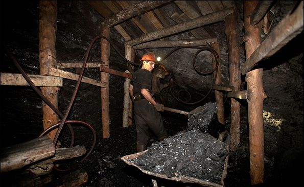 رکورد استخراج روزانه زغال‌سنگ در پرورده طبس