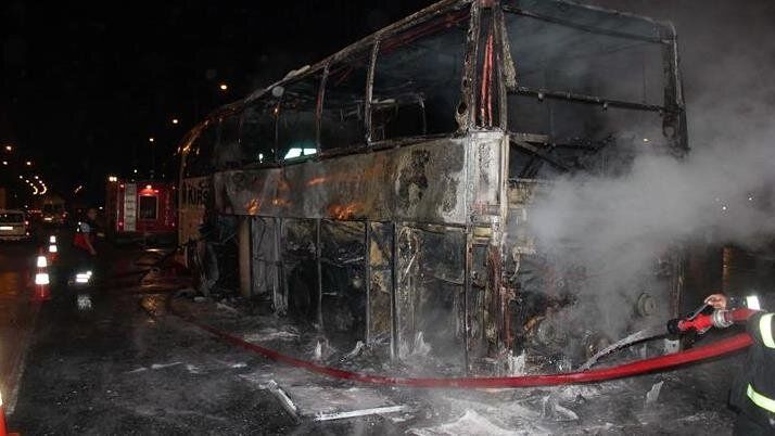 حریق وحشتناک یک اتوبوس مسافری / 9 نفر جان باختند
