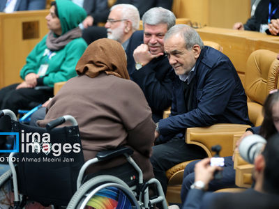 تصاویر| پزشکیان در جمع افراد کم‌توان و معلول