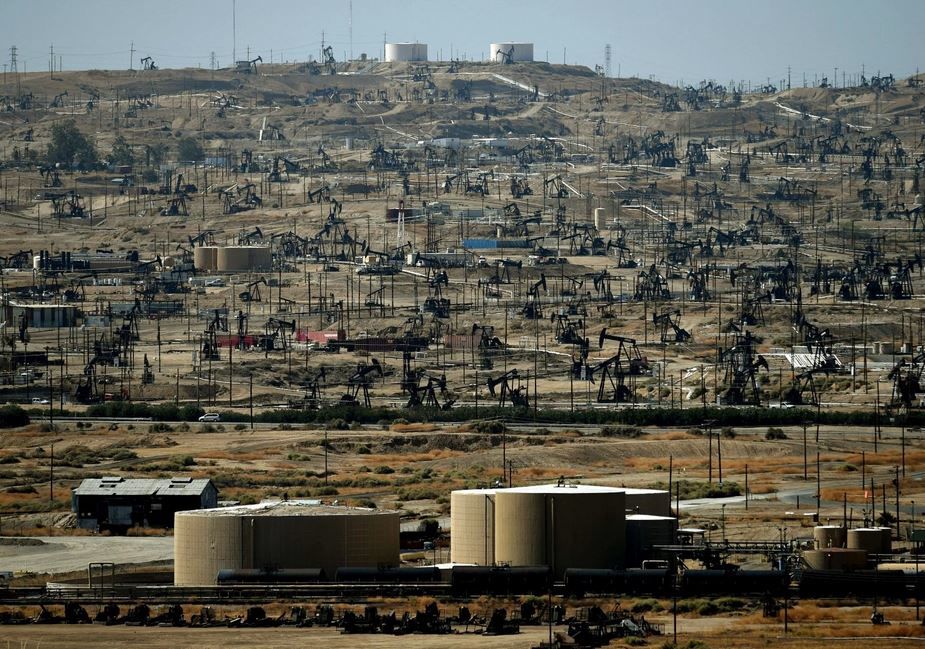 کیهان راهکارهای ایران  در صورت قطع صادرات نفت را بررسی کرد؛ 30 میلیارد دلار را می‌توانیم از راه‌های دیگر به دست بیاوریم!