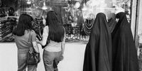 عکسی از دو زن تهرانی پیش از اجرای قانون کشف حجاب