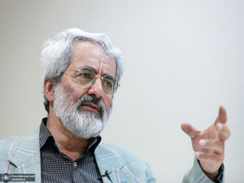 هشدار سلیمی‌نمین درباره قدرت گیری دوباره تندروها در کشور/ طبقه متوسط نباید عقب نشینی کنند