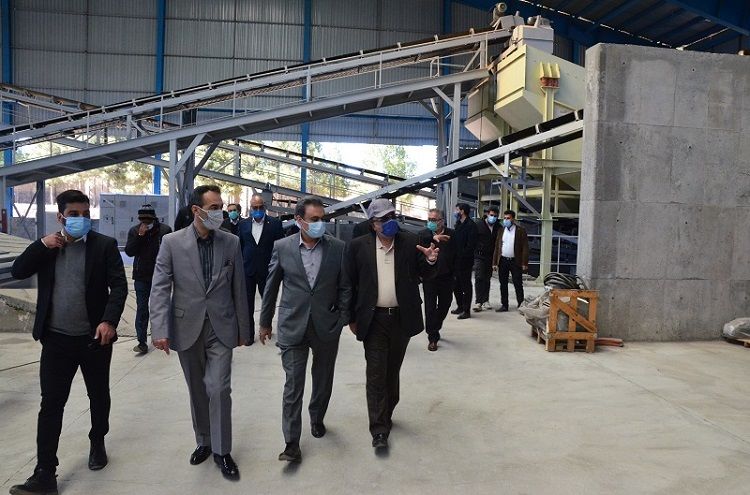 مدیرعامل بانک ملت از گروه تولیدی ناصری در شهرستان بیرجند بازدید کرد