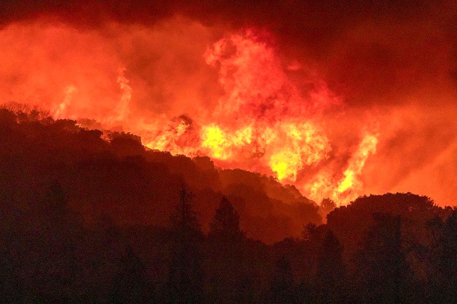 انفجار انبار مهمات در پی آتش‌سوزی‌های جنگلی