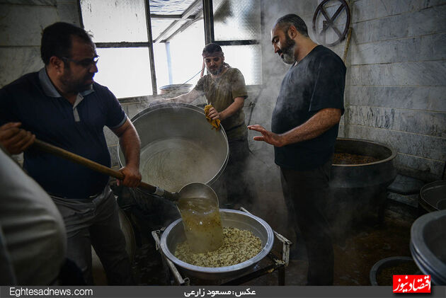 تهیه غذای نذری در شرق تهران (گزارش تصویری)