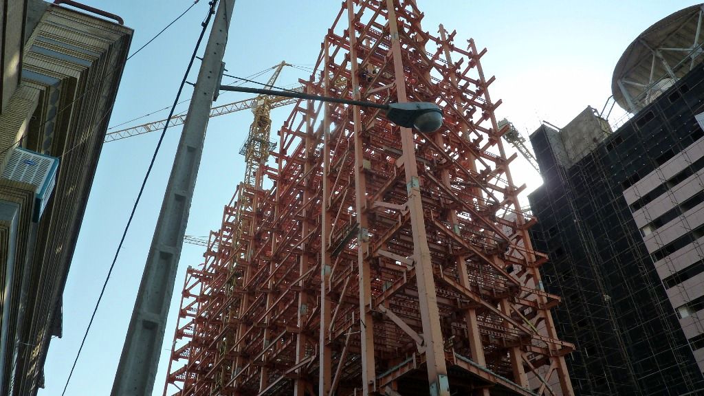 تجمع مهندسان نسبت به اجرا نشدن یک قانون؛ دکتر و مکانیک و بقال هم خانه می‌سازند!