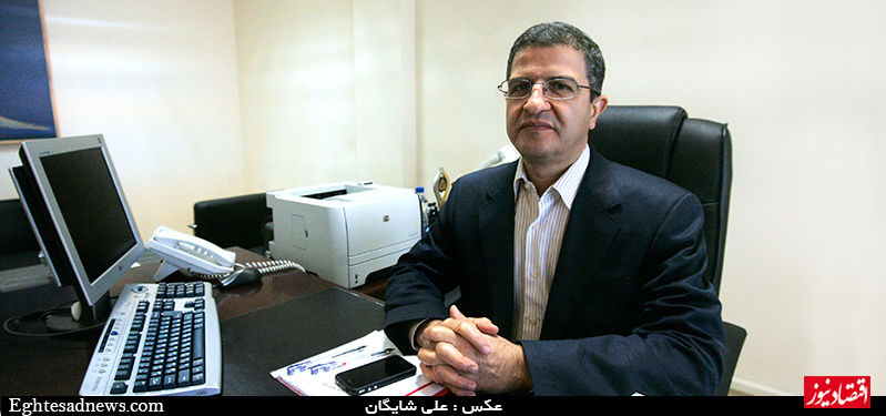 صرافی‌های متخلف پلمپ می‌شوند / چه کسی در بازار ارز می‌ریزد