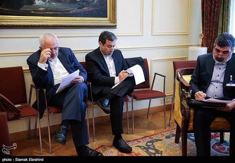 هیات ایرانی در حال کار روی بیانیه پایانی مذاکرات +تصاویر