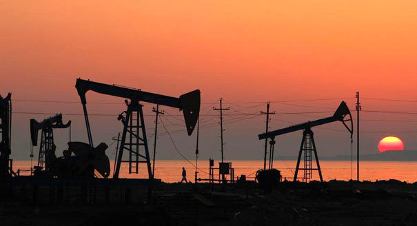 تضعیف دلار قیمت نفت را افزایش داد/ برنت در مرز 65 دلار