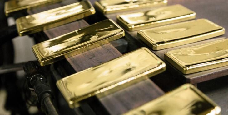 سقوط ۱۵ درصدی قیمت طلا در بازار جهانی