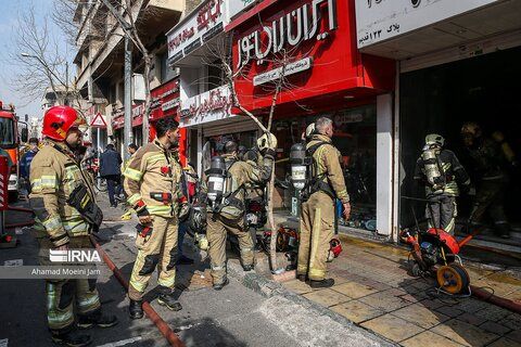 جزئیات جدید از آتش سوزی مهیب در تهران/ خطر ریزش ساختمان/ خیابان بهار بسته شد+تصاویر