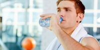 نوشیدن آب ریسک ابتلا به این بیماری ها را کاهش می هد+اینفوگرافی