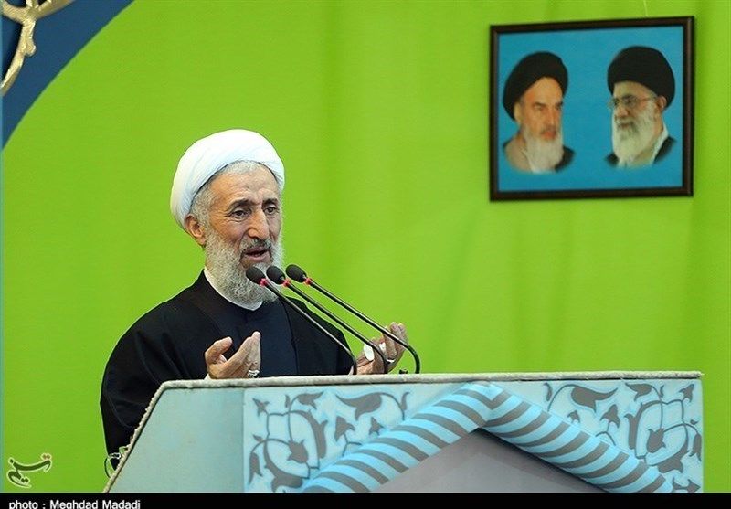 امام جمعه تهران: با شمشیر حقی که به دست رئیسی است باید با فساد برخورد شود