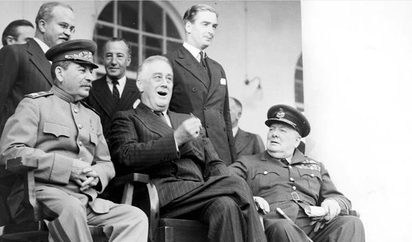 اسنادی که بعد از 80 سال فاش شد/ چگونه تهران به محل ملاقات رهبران آمریکا، روسیه و انگلیس تبدیل شد؟