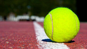 حقیقتی جالب درباره چرایی پُرزدار بودن توپ‌های تنیس