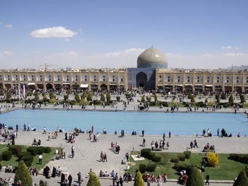 واکنش متفاوت تلویزیون به اتفاقات اخیر اصفهان