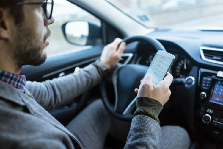 افزایش نقش موبایل در تصادفات رانندگی 