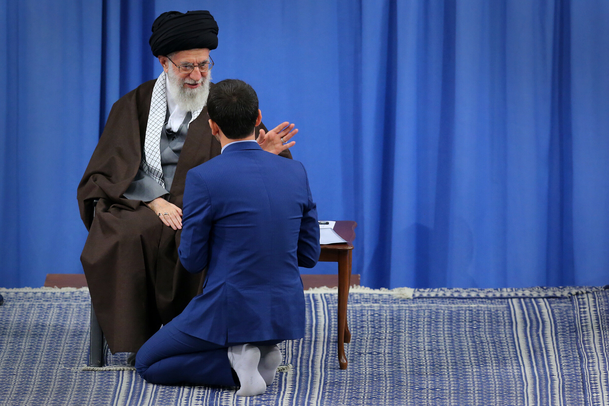 جوانان را طوری تربیت کنیم که به‌دنبال سیاست، اقتصاد و فرهنگ مستقل باشند