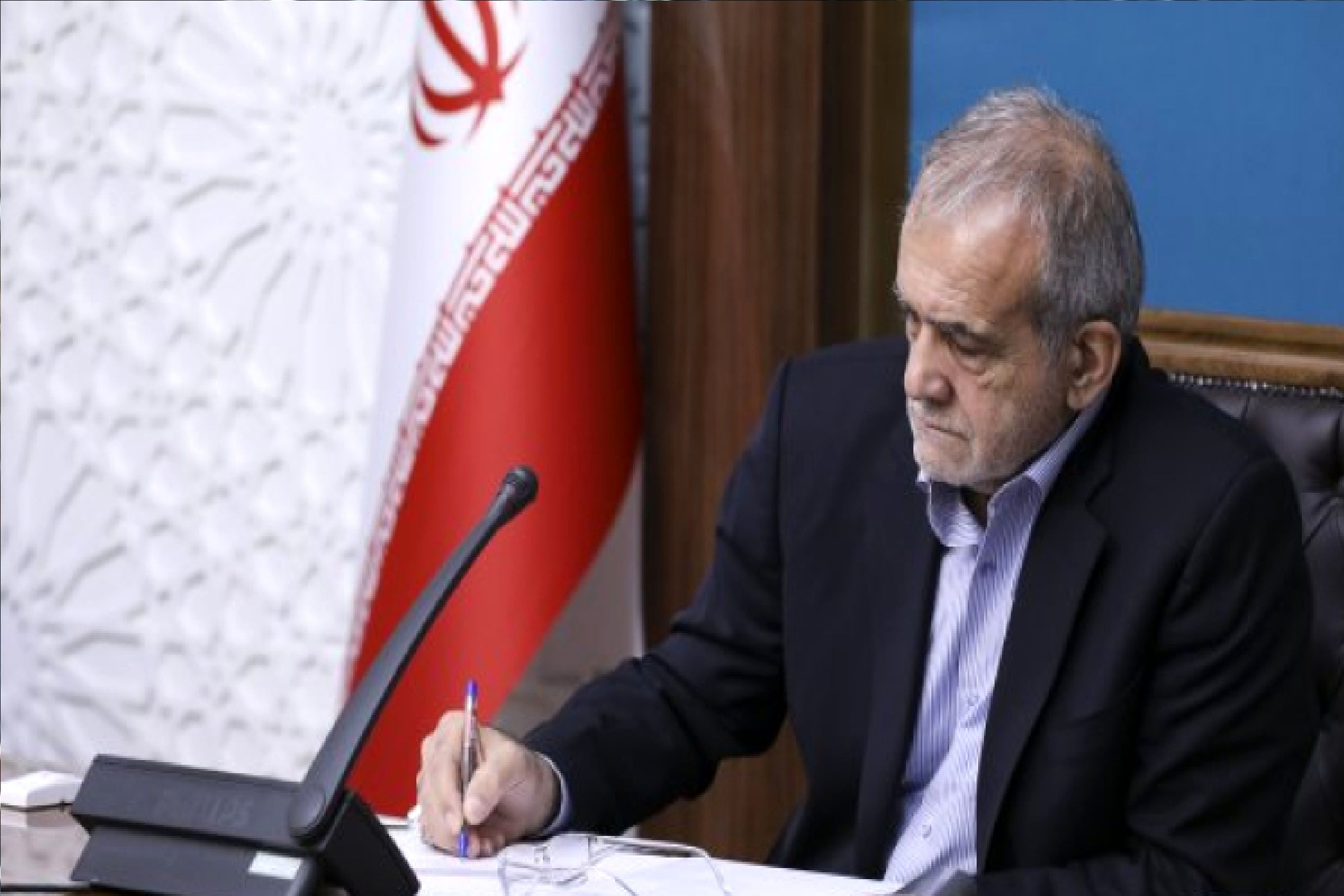 پیام تبریک پزشکیان به مناسبت قهرمانی وزنه‌برداران ایران در جهان