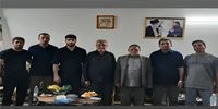 قهرمان کشتی مدال طلای خود را به خانواده شهید موسوی اهدا کرد